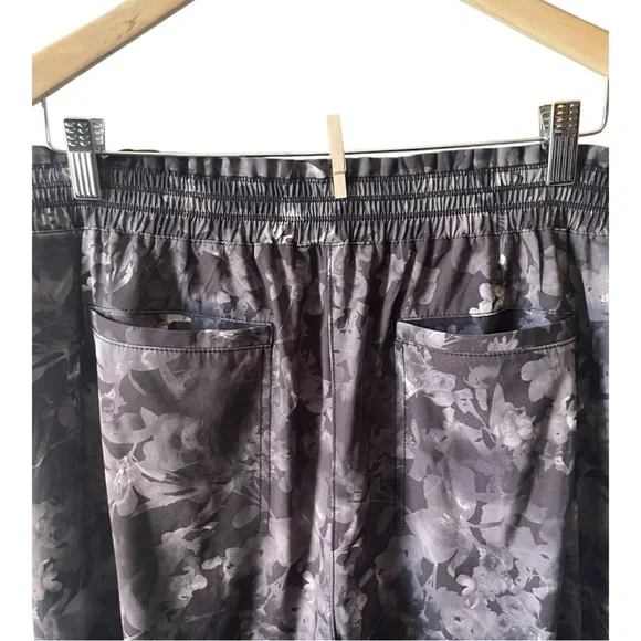Athleta Savannah Jogger Pants Black Floral Camo Size 10 Tall Athlesiure - Picture 7 of 13